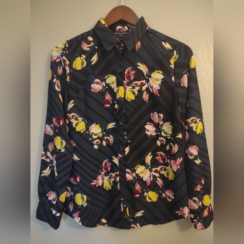 Banana Republic Blue Lattice Floral Classic Fit Button-up Blouse